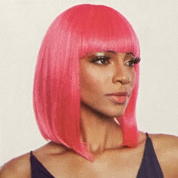 NWT-  NEON PINK STRAIGHT ROUNDED CHINA BANG BOB by - Mane Concept Futura - Picture 1 of 10
